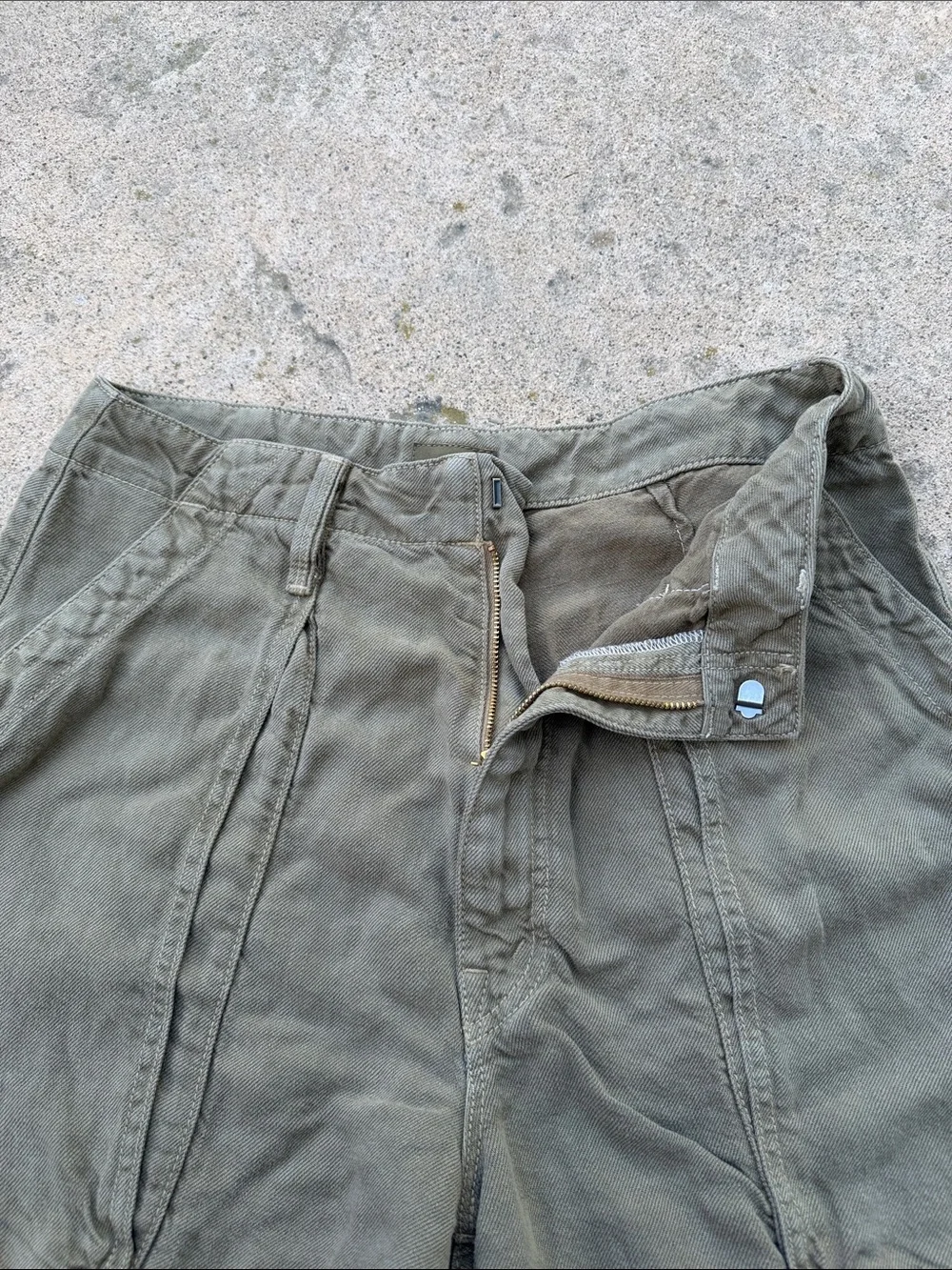 MOTHER The Chute Paperbag Olive Green Linen Blend Short Women's Size 27